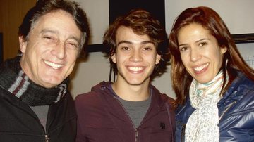 Eduardo Galvão, André Torquato e Maria Clara Gueiros do musical As Bruxas de Eastwick, em São Paulo.