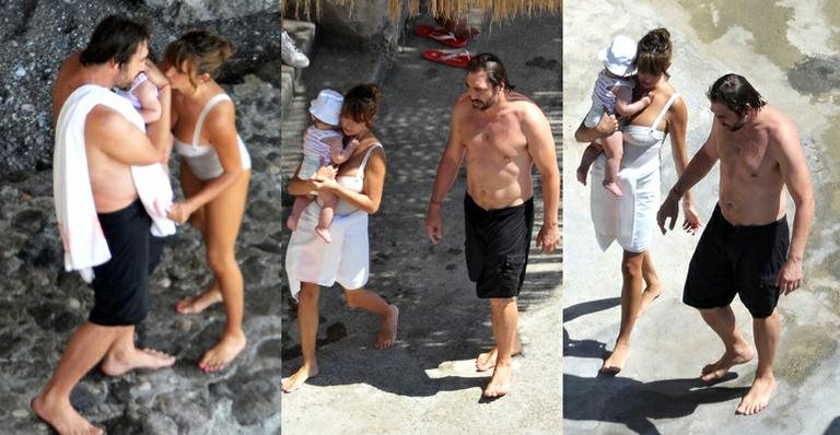 Penélope Cruz e Javier Bardem levam Leo à praia - GrosbyGroup