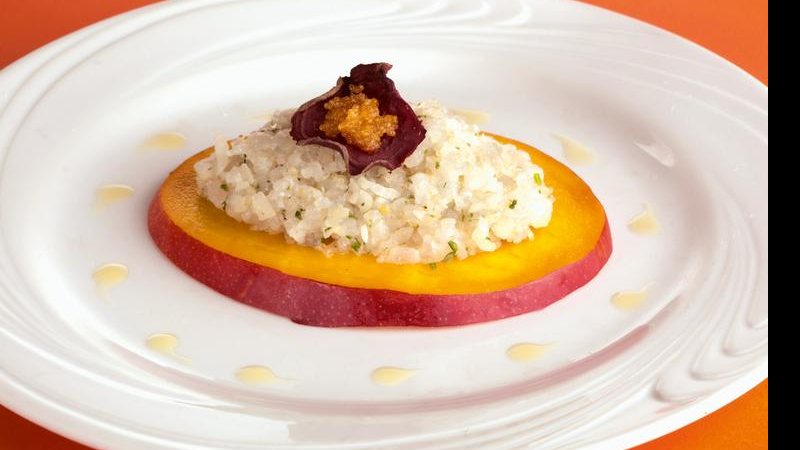 Tartar de robalo ao leite de coco - André Ctenas