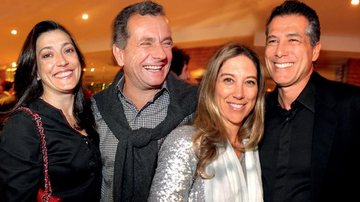 Os casais Carola e Pimpo Matarazzo, empresários, e Carol, estilista, e Fábio Quinteiro, publicitário, na inauguração de restaurante.