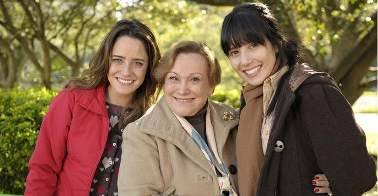 Iná ( Nicete Bruno) e Ana ( Fernanda Vasconcellos) e Manuela ( Marjorie Estiano ) em Porto Alegre - TV Globo/Renato Rocha Miranda