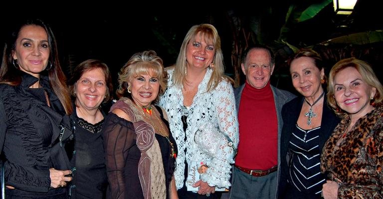 Claudia Metne, Betty Silberstein, Betty Abrahão, Nina Kuznetzow, Roberto Silberstein, marido de Betty, Adelina Alcântara Machado e Cibele Bueno prestigiam evento na capital paulista.