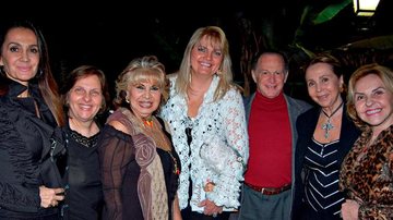 Claudia Metne, Betty Silberstein, Betty Abrahão, Nina Kuznetzow, Roberto Silberstein, marido de Betty, Adelina Alcântara Machado e Cibele Bueno prestigiam evento na capital paulista.