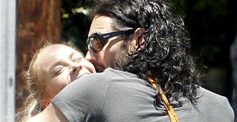 Russell Brand, marido de Katy Perry, com Sadie Turner - The Grosby Group