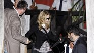 Madonna durante sua chegada no aeroporto de Veneza, Itália - Reuters