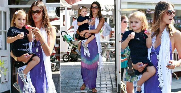 Alessandra Ambrosio e Anja - The Grousby Group