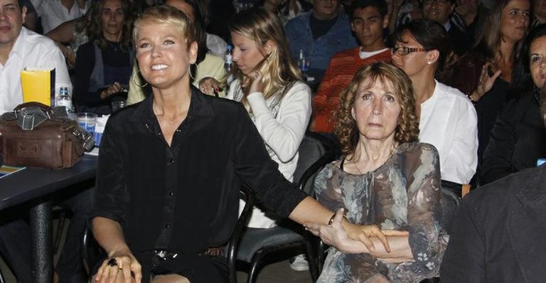 Xuxa Meneghel com a mãe, dona Alda - Felipe Assumpção / AgNews