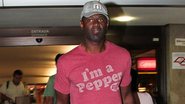 Brian McKnight desembarca no Aeroporto de Guarulhos, em São Paulo, para apresentação única no Brasil - Manuela Scarpa/Photo Rio News