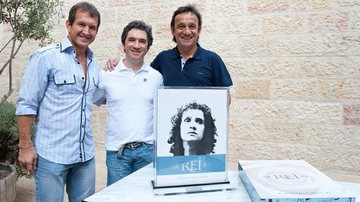 Dody Sirena, Rafael Braga e Pedro Sirotsky no anúncio do lançamento do livro de luxo 'Rei', um Collector's Book que conta, em fotos históricas, anotações, capas de discos e músicas, a história de Roberto Carlos