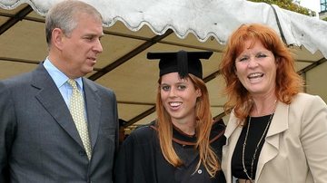 Princesa Beatrice com os pais, Príncipe Andrew e Sarah Ferguson - Getty Images