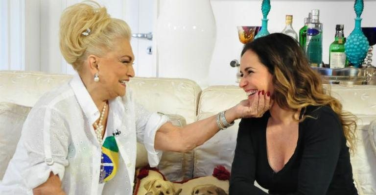 Hebe Camargo recebe Daniela Mercury em sua casa - RENATA DE PAULA