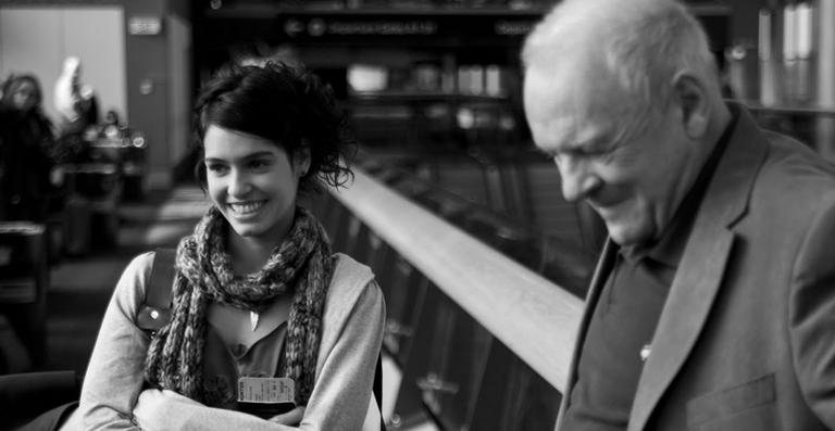 Maria Flor e Anthony Hopkins no set de filmagens de '360' - Reprodução / Blog do filme '360'