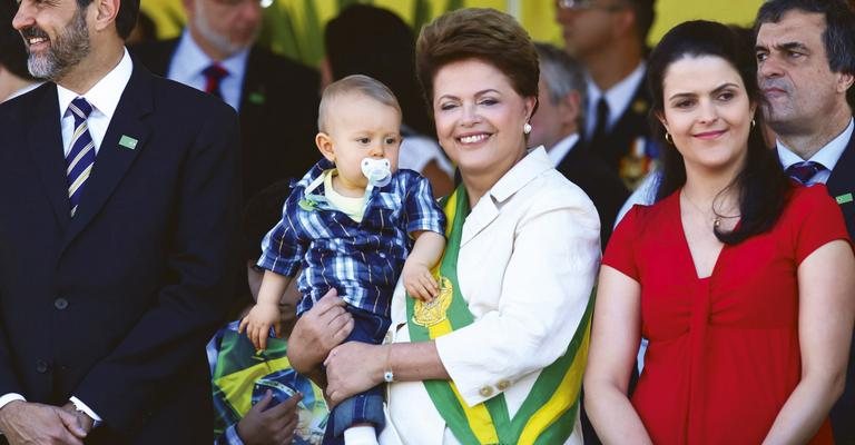 Presidente assiste ao desfile com o neto, Gabriel, e a filha, Paula - Roberto Stuckert Filho