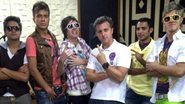 Luciano Huck com a banda Restart - Reprodução / Twitter