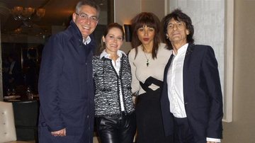 Carlos Lima Jr. e Gigi Monteiro e Ana Araujo e Ron Wood no exclusivo Scott’s. - Andre Stefano