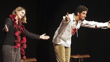 Após apresentar Tosca, Carla e Thiago saúdam o público do Theatro Municipal, Rio. - Gianne Carvalho