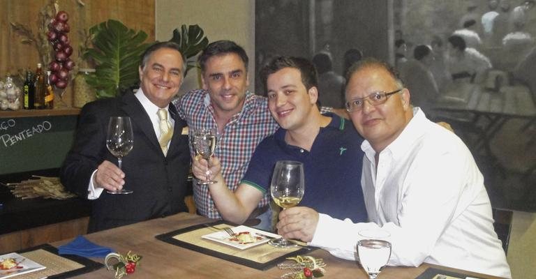 Em SP, Ronnie Von e Márcio Tavolari recebem Rafael Cortez e Guilherme Arantes na TV Gazeta.