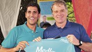 Em Campinas, interior de São Paulo, o ex-jogador Maurício Lima e o treinador Bernardinho, ambos do vôlei, visitam escola municipal.