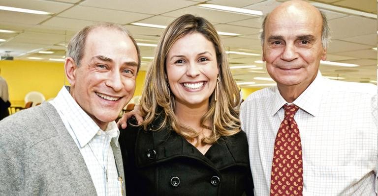 O diretor-médico Américo Marques e a gerente-geral Patrícia Vasconcellos recebem o oncologista e escritor Drauzio Varella em centro de bem estar, em SP.