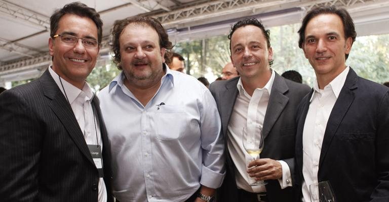 Ricardo Carmignani, Erick Jacquin, Tibor Sotkovszki e Evandro Andreoni em encontro de produtores de vinho, SP.