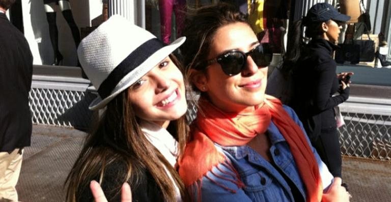 Giovanna Lancellotti e Fernanda Paes Leme fazem compras em New York - Reprodução/Twitter