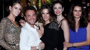 Izabel Goulart, Alessandra Ambrosio, Luciana Gimenez e Fernanda Motta comemoram os 30 anos de Matheus Mazzafera - Divulgação