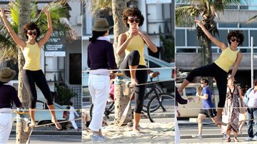 Sheron Menezzes pratica slacklining na praia - Wallace Barbosa/AgNews