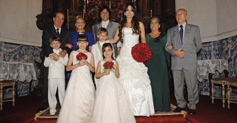 Carla entre seus pais, Mário e Maria Eunice, o amado, Djanira e Sergio, tios dele, e os filhos Marcelo, Clarissa e Pedro e a sobrinha Luiza.