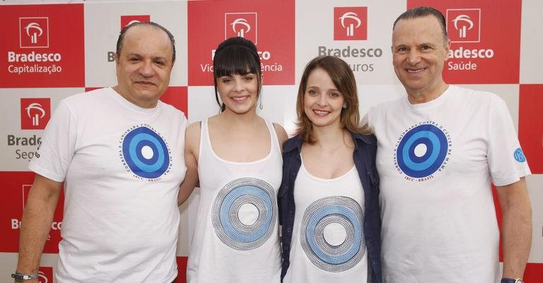 Ricardo Alahmar, Renata Ricci, que brilha no musical As Bruxas de Eastwick, Maria Helena Chira e Norton Glabes Labes contra o Câncer de Mama no Ibirapuera, em SP.