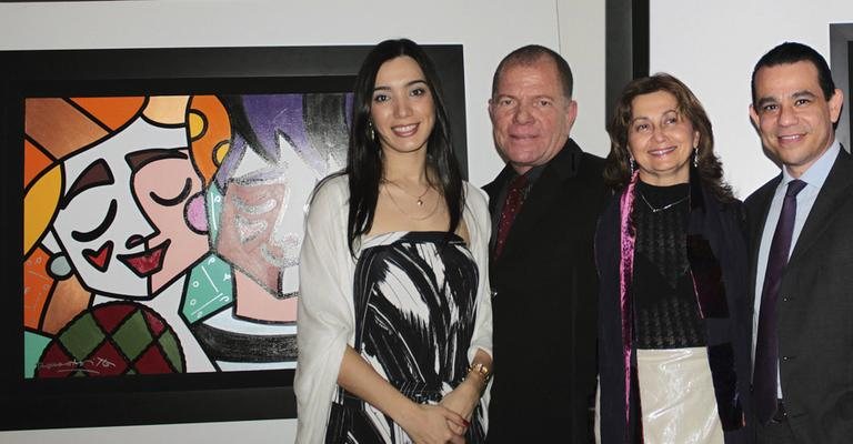 Liz e Robson Britto, a consulesa britânica em SP, Dilsa Doddrell, e Carlos Estrada em mostra de Romero Britto, irmão de Robson, em SP.