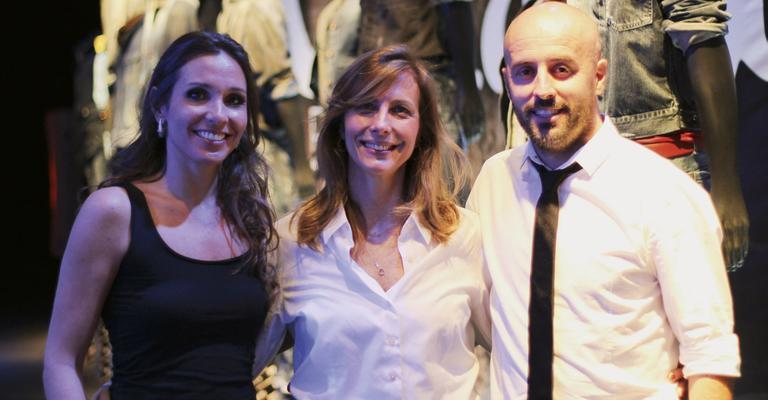 Bia Aidar, Marli Vernillo e Ricardo Batista participam de mostra de novos jeans, SP.