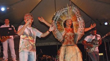 Em celebração à data, o cantor Jota Veloso faz show com o índio Shaneihu, em Rio Branco, capital do Acre.