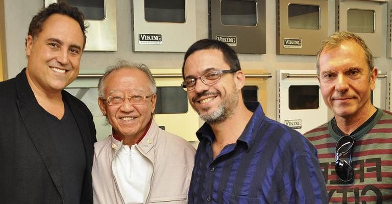 Chad Oppenheim, Ruy Ohtake e Roberto Cocenza são recebidos por Evandro Kherlakian em brunch de encerramento, em loja de eletrodomésticos de luxo, SP.