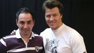 O hair stylist Bruno Di Maglio com o apresentador Caetano Zonaro, em SP.