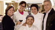 Em restaurante em SP, a jornalista Wanda Nestlehner aprecia iguarias dos chefs Mariana Valentini, Paula Labaki e Guga Rocha, também aprovadas pelo escritor Humberto Werneck.