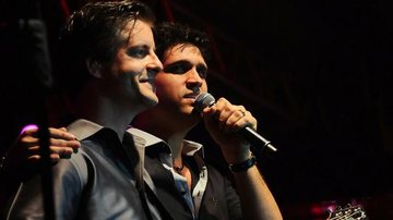 A dupla Victor & Leo durante show em evento em prol de idosos carentes - Francisco Cepeda/AgNews