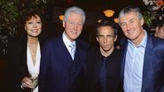 Susan com o ex-presidente norte-americano Bill Clinton, o comediante Ben Stiller e o galerista David Zwirner. - Rick Diamond