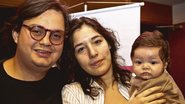 O violonista gaúcho Yamandu Costa leva a mulher, Elodie Bouny, e o herdeiro do casal, Benício, para assistirem agradável sessão do projeto CineMaterna, no Rio.