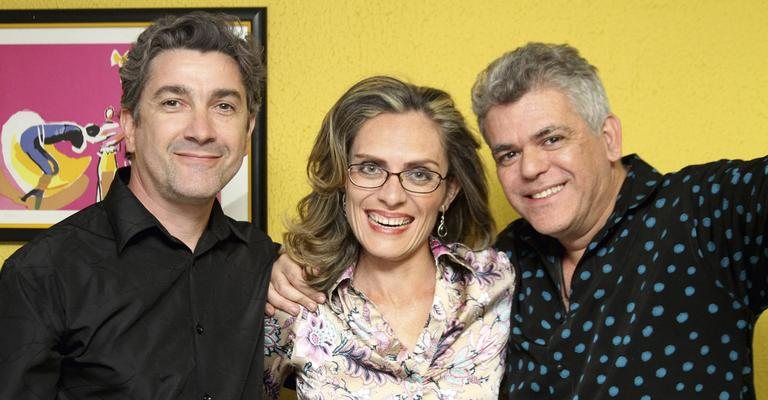 Os atores J. Abreu e Silvana di Faveri com Sérgio Maggio, dramaturgo e idealizador do projeto Mitos do Teatro Brasileiro, que homenageia Paulo Autran.