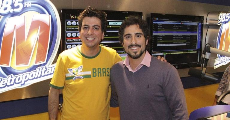 Marcelo Barbur recebe Marcos Mion na atração da Rádio Metropolitana, em SP.