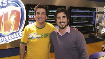 Marcelo Barbur recebe Marcos Mion na atração da Rádio Metropolitana, em SP.