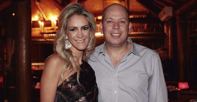 Cristiane Lafratta faz festa surpresa ao marido, o cirurgião especialista em coluna André Lafratta, pelo 44º aniversário.