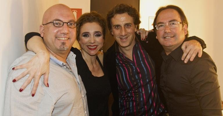 Marisa Orth faz show e recebe Marcelo Leone, Luis Jona e Walsen Alba, SP.