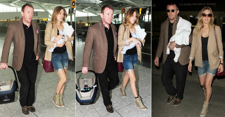 Guy Ritchie e sua namorada, Jacqui Ainsley, com o primeiro filho do casal - GrosbyGroup