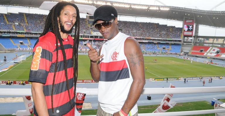 Julian Marley e Toni Garrido no estádio do Engenhão, no Rio de Janeiro - Felipe Zaccaro