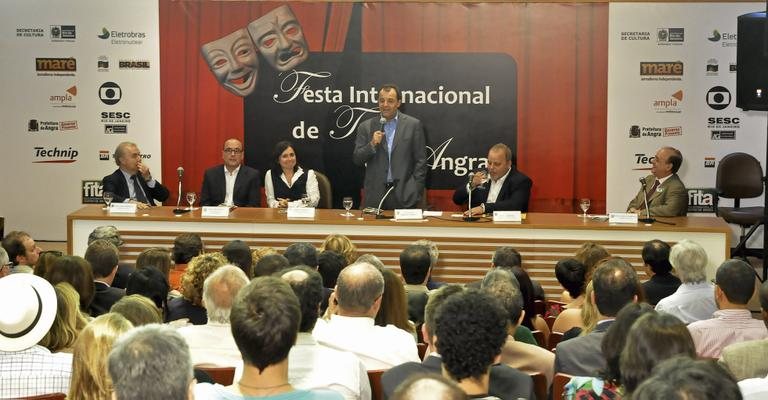 Fernando Jordão, Orlando Diniz, Adriana Rattes, Sérgio Cabral, Tuca Jordão e José Carlos na abertura da Fita. - Roberto Teixeira