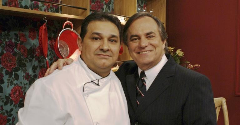 Em SP, o chef Espedito Pereira participa do horário de Ronnie Von, na TV Gazeta.