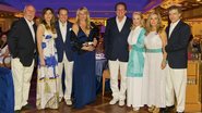 Jantar azul e branco: o DJ Clemente Napolitano, Christiane Torloni, Bia e João Doria Jr., Edson de Godoy Bueno e Solange Medina e Bruna Lombardi e Carlos Alberto Riccelli - Martin Gurfin