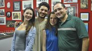 Os atores Luciana Romani, Renan Marcondes, Vanessa Mosseri e o diretor Zaqueu Machado celebram estreia, SP.