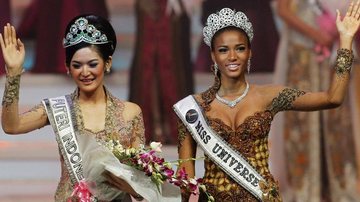 Em Jacarta, felicitações da angolana Leila Lopes, a Miss Universo 2011 - Reuters